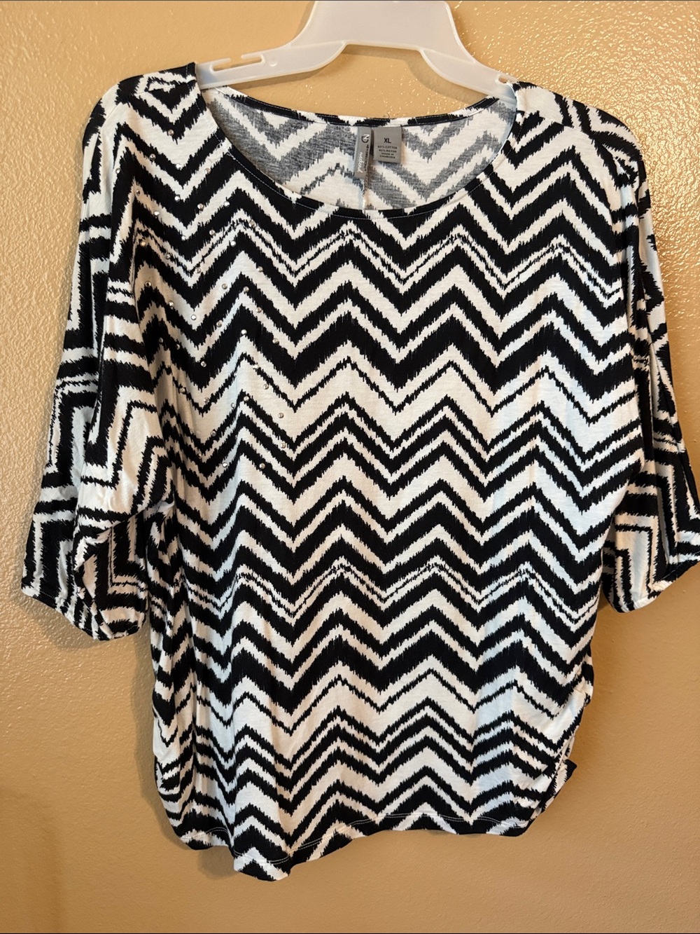 new directions Black and White Chevron Short Sleeve Top